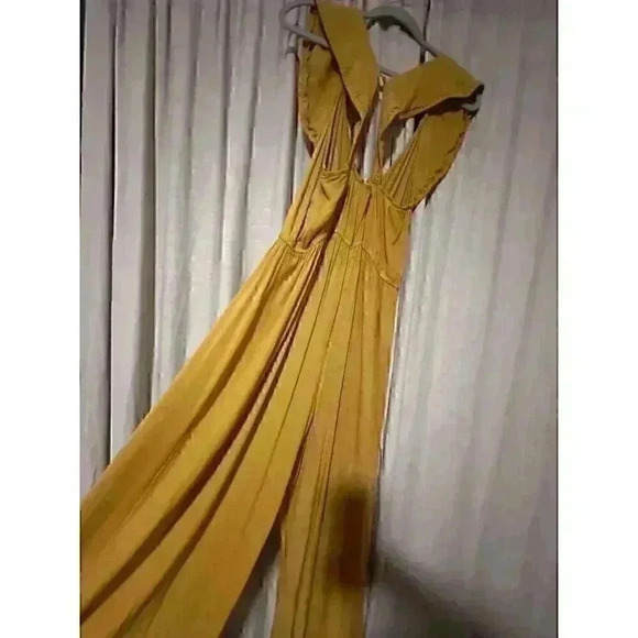 Women’s mustard yellow jumpsuit Size medium Frayed collar & button back Summer - Picture 5 of 10